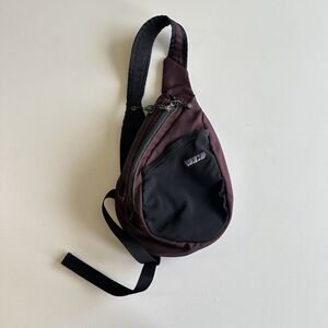 Patagonia Atom Sling Bag Vintage Y2K RARE Color Maroon and Black Excellent Cond